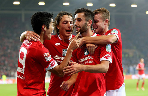 Майнц - Мюнхен 1860 1:0. Гол Нидерлерхнера